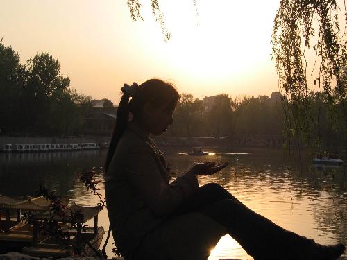 Autumn dusk - I'm in the park between the lights.