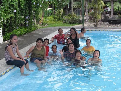 swimming - swimming with friends