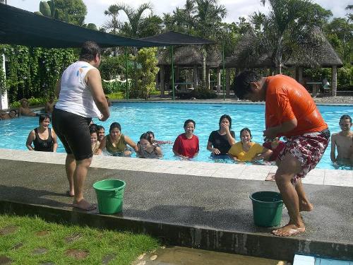 game at the pool - 'fill me' game while swimming