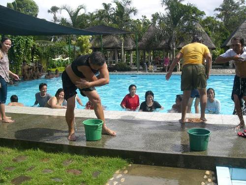 games at pool - 'fill me' games while swimming