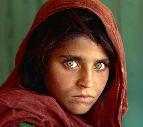 Sharbat Gula - The famous pictures about a Afghan Girl published in national Geographic Journal in 1995