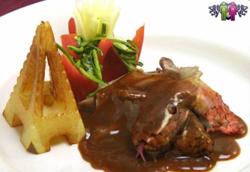 this food is jerk - If you see this food clearly,you will feel yarkk!Because it made from snake.Look wealth and luxury but stupid food.