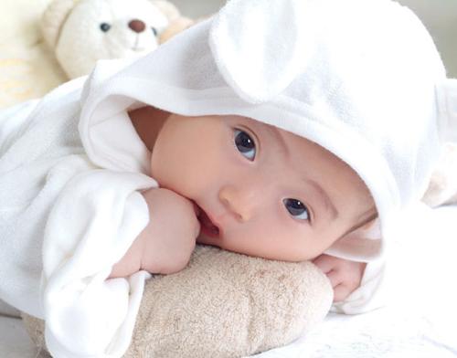 angle - The baby is a angle.Looking his eyes ,you will know what is limpidity.
