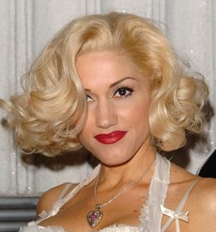 Gwen Stefani - Picture of Gwen Stefani wearing red lipstick