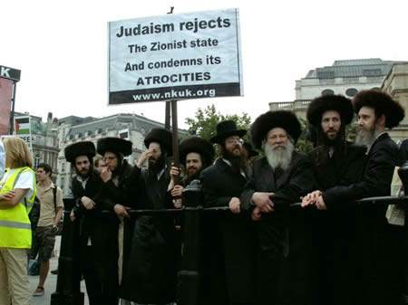 Jews protesting against Zionists - Jews are protesting against Zionists and the atrocities of state of Israel in London.