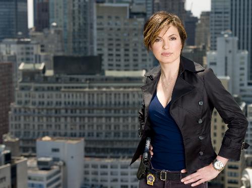 new season promo ....Law and Order SVU S-9 - Season nine promise to be explosive with lots of action Stabler and Benson are back for two more season on Tuesday premiere Benson and Stabler investigate a case of a woman suffering with multiple personalities. GUEST, Cynthia Nixon.  Sept 25, tues,@ NBC 10PM EST