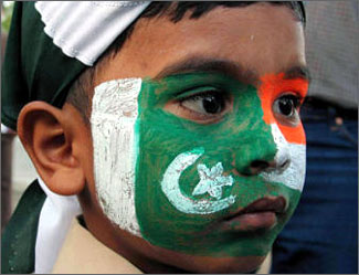 India Pakistan cricket fan - He is an enthusiastic cricket fan supporting both India and Pakistan