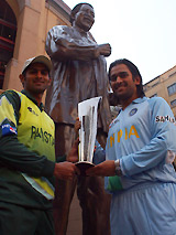 Twenty20 - Dhoni with cup!!!!!