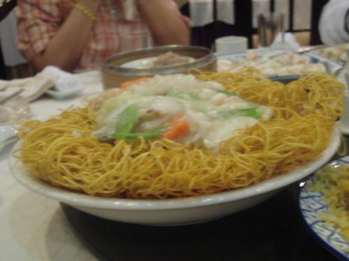 crispy noodles - In this particular photo is a sumptuous seafood crunchy crispy noodles.