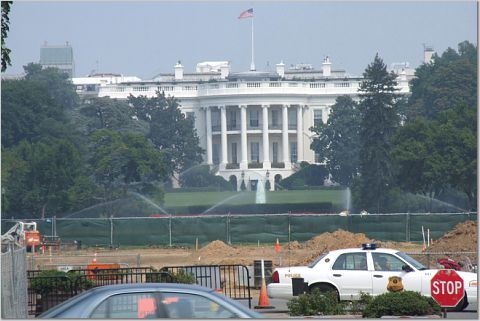 The White House - The White House from about 20 feet away.