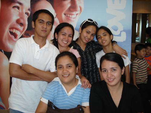Siblings - I am proud to say that this ia a picture of perfect siblings. This was taken last July 2007 when my sister Shiela arrived from Dubai.

Hope to see your sisters too.