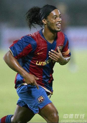 Ronaldinho - Ronaldinho congratulation when he goal.