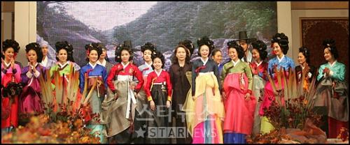 THe HWANG -JIN-YI fashion  - The drama series Hwang-jin-yi fasion show