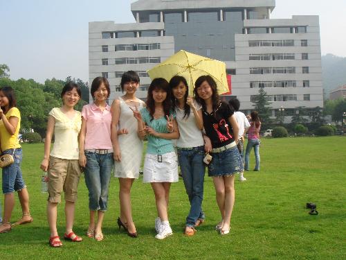 me and my roomate - six girl come from six places, wy stay together for two years, sharing the happy days together ,we love each other.