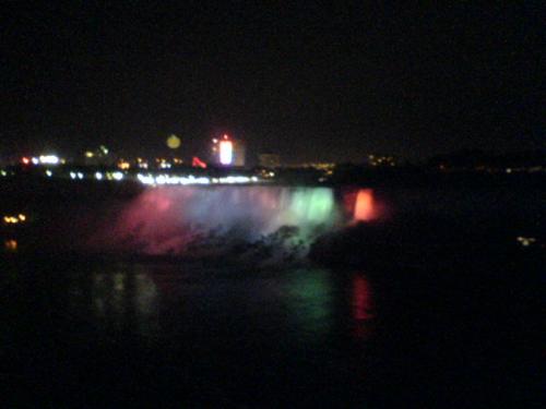 Niagara Falls at night - Niagara Falls lit up at night