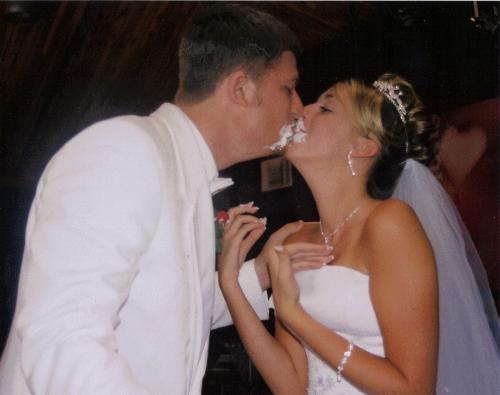 cake kiss - mmmmm... i love cake