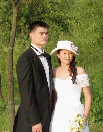 Yaoming - Yao&#039;s picture with his wife Ye