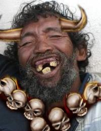 its not me - can u fix his tooth