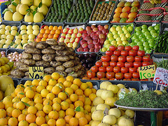 vegetables and fruits - This shows an array og different vegetables and fruits vegetables and fruits - This shows an array og different vegetables and fruits