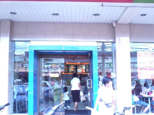 fast food restaurant - Jollibee,the leading fast food chain of restaurant in the PhilippinesJollibee