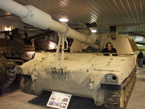 howitzer tank - Zeet in a howitzer tank