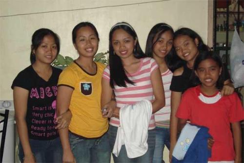 Pink gurl... - hai guyz i'm in the middle, wearing pink stripes shirt...^^