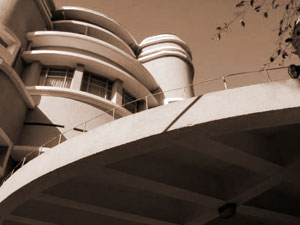 Partere - Gedung partere alias gedung isola bekas hotel jaman londo.