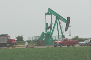 Oil pumpjack - Oil pumpjack photo