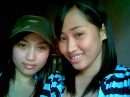 who's the prettier? - she and my sister next to mine.