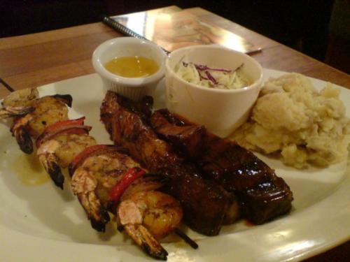 Ribs Combo Dinner - this dinner set includes Ribs and Grilled Shrimps~
the ribs and shrimps both taste so good!