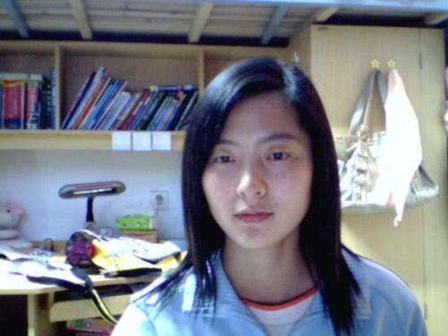 me - A ha, seems a little serious. In fact, I'm a girl who are very positive and happy. I'm a traditional chinese girl who smiles all the time , the photo is taken in my dorm. Well, you can see my desk, books and other small things. I hope that we can be friends.