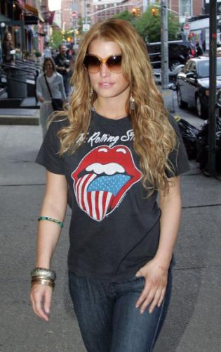Jessica Simpson - Jessica Simpson looks great!