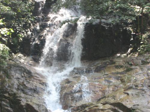 waterfall - This photograph is of waterfall.we went to a waterfall in Kuala lumpur.there are 7 waterfall in total.the name of this place is templer's park.i wanna upload more of them.it was wonderful experience visiting the waterfall.i love natural beauties.
