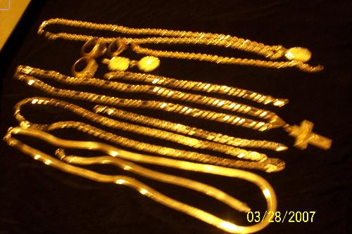 Fashion Jewelry - Not gold but it is as they say BLING-BLING to someone, makes a nice gift for birthdays, christmas and so on, 15 pieces in all, where would you sell them? Who would you sell them to. What would you pay for them? How much have you every paid for fashion jewelry?