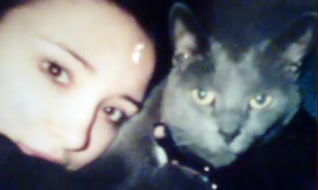 Gots ta have ma p*ssy... - This is a pic taken a while back of me& one of my cats, the biggest& fattest (He's such a fatty!), named Fatboy Slim.