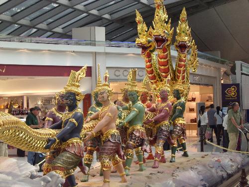 Suvarnabhumi airport Bangkok - New Suvarnabhumi airport in Bangkok. Sculpture in main departure hall.