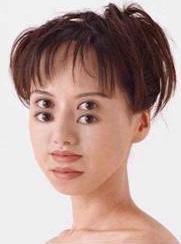 Can you look at her eyes? - This picture will really get you feel dizzy.