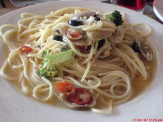 Alio seafood spaghetti - This spaghetti is tasty! The sauce is a bit spicy, with clamps, fish and other seafood on it..