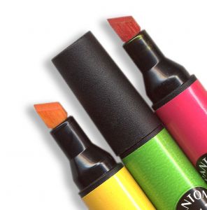 Markerrs - markers.... I'm buying some soon... can't waiit =]]