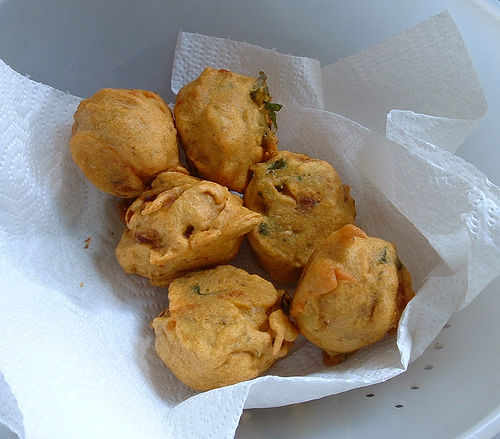 food stuffs - yummy food.............pakoras...cant live without it.