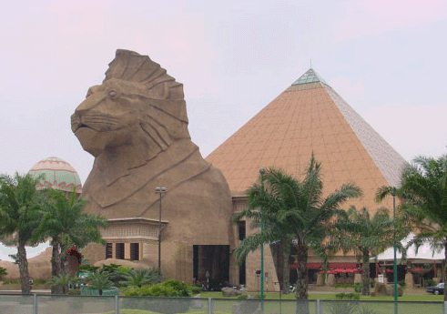 Sunway Pyramid Shopping Centre -  Sunway Pyramid is one of the shopping center in Malaysia. The architect design is inspire by phinx and the pyramid.Sunway Pyramid is 1 of the coolest place to hang out in KL.