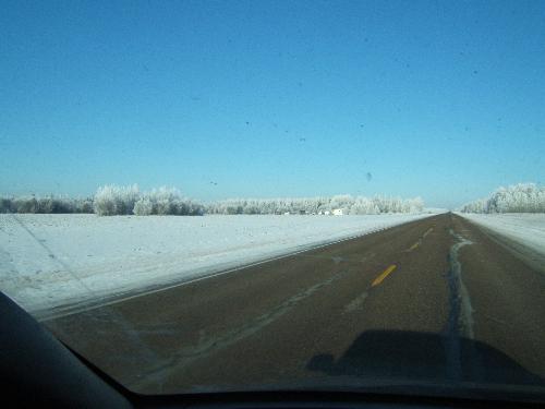 Painting by Jack Frost! - I drove 3 and a half hours north today to fix a relatives car, this is one of the pics i took from inside my van! It looked nicer with my eyes, but the camera picked up crap on my dirty windshield! I am starting to enjoy taking pics, but not for fame, for fun!