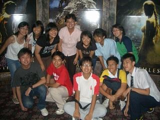 my primary school classmates - haha... class outing at Bugis, Singapore.