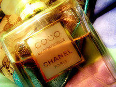 perfume - Loves perfumes