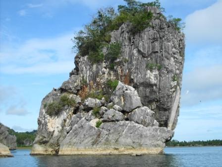 Caramoan Camarines Sur Philippines - Caramoan Camarines Sur Philippines - limestone formation