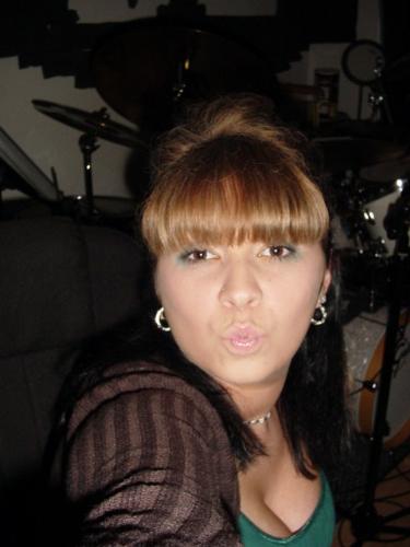 Kiss! - Blowing a kiss!