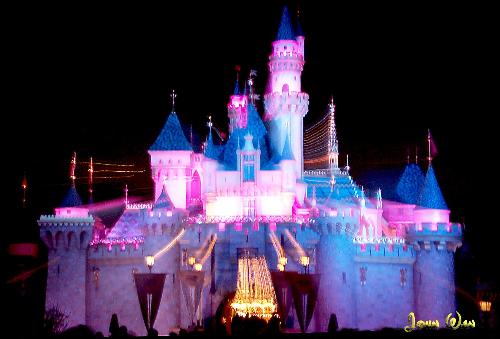Disney Castle - This is a picture of the Disneyland castle