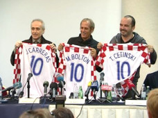 Jose Carreras,Michael Bolton and Tony Cetinski - Photo made few hours before concert with Croatian National soccer team t-shrts