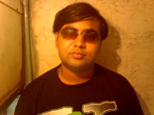 guess kahan.... - its easy.. to have photos take at regular places...  but this is an awkward place .... so ..guess kahan...