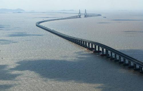 World Largest Bridge  - World Largest Bridge in China , Any one like to walk in this bridge , can yu tell me the length of this Bridge ,i want to know more about the bridge can yu explain any of my friends..
